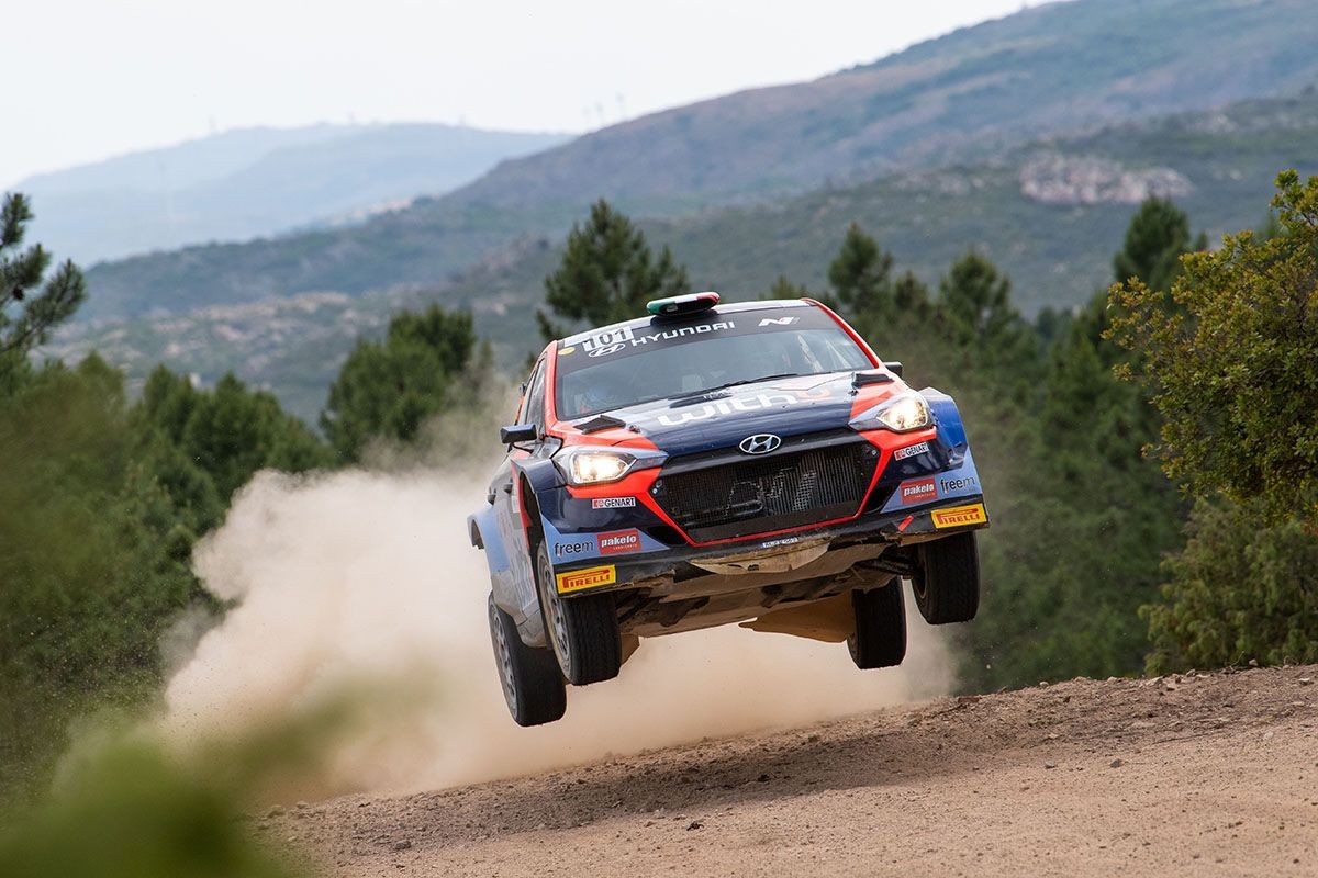 scandola-damore-Hyundai-i20-R5-al-Rally-Italia-Sardegna