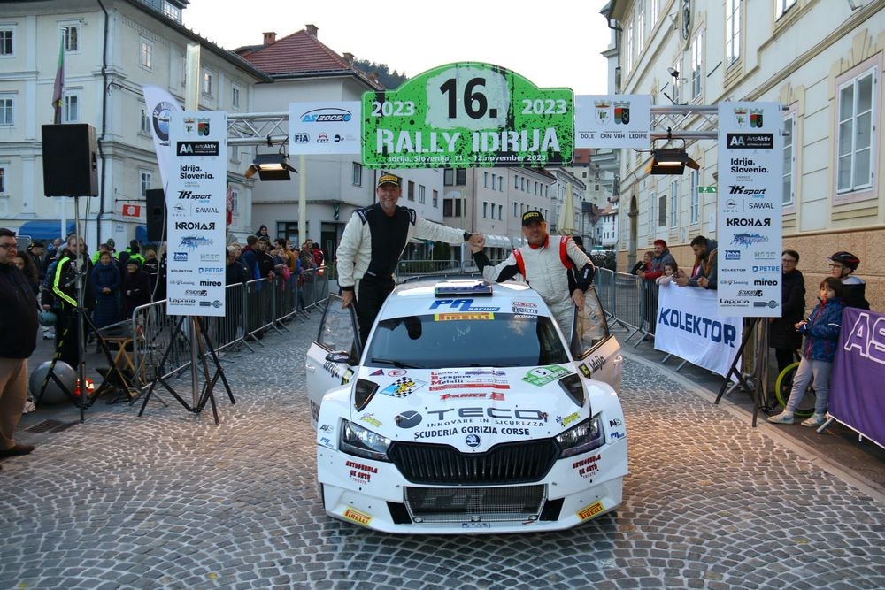 foto-podio-Laurencich-Mlakar-Rally-Idrija-12-11-2023-foto-Paolo-Drioli