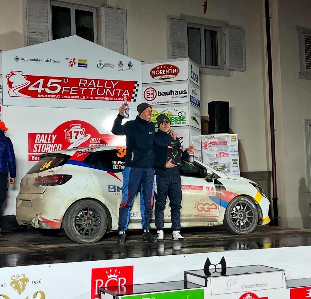 Fiorini-e-Fraccaroli-sul-palco-del-Rally-Fettunta